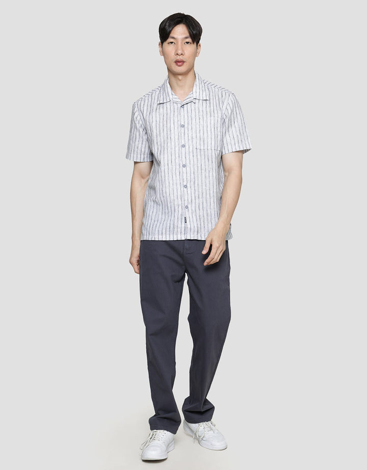 Watchout Casual Vertical Print Kemeja Lengan Pendek Pria