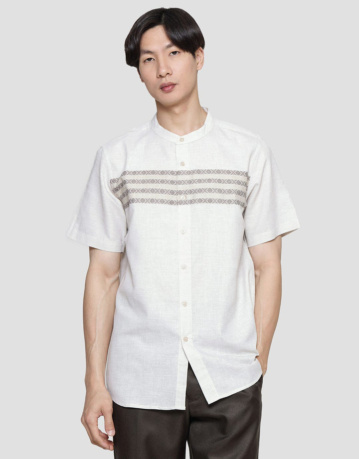 Cole Koko Lengan Pendek Yarndyed Dada Pria