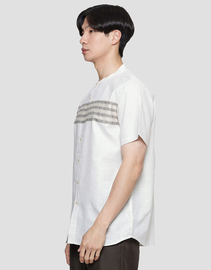 Cole Koko Lengan Pendek Yarndyed Dada Pria