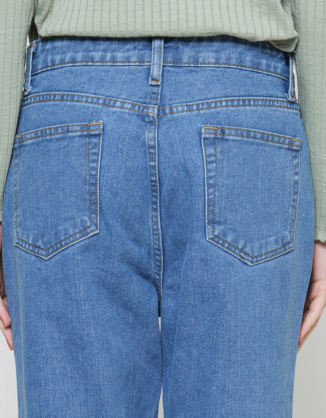 ConnexionCelana Panjang Denim Mom Cut Wanita