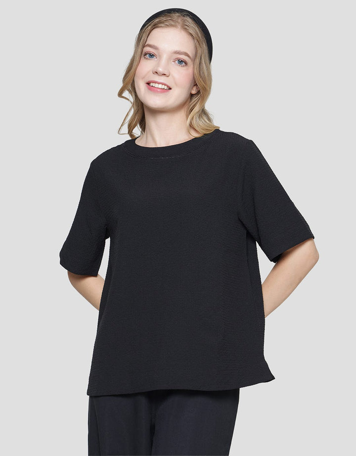 St. Yves Creepe Lace Detailing Blouse Wanita