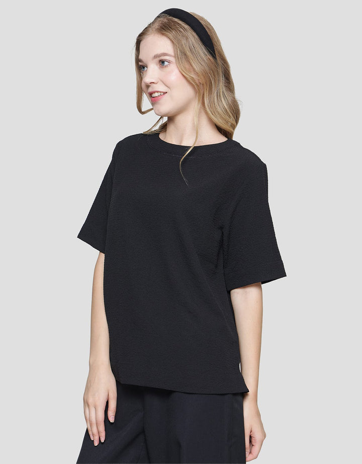 St. Yves Creepe Lace Detailing Blouse Wanita