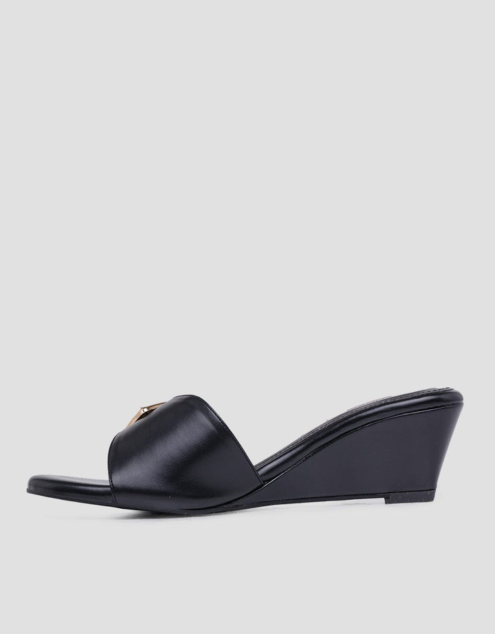 Connexion Buckle Strap Sandal Wedges Wanita