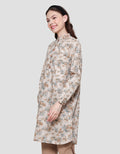 Expand Betty Blouse Wanita