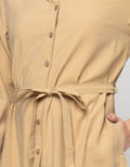 Cardinal Femme Detail Tali Dress Wanita