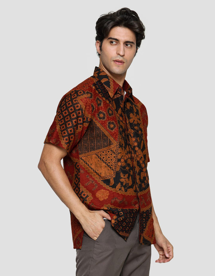 Arjuna Weda Hem Body Fit Batik Modern 30 Pria