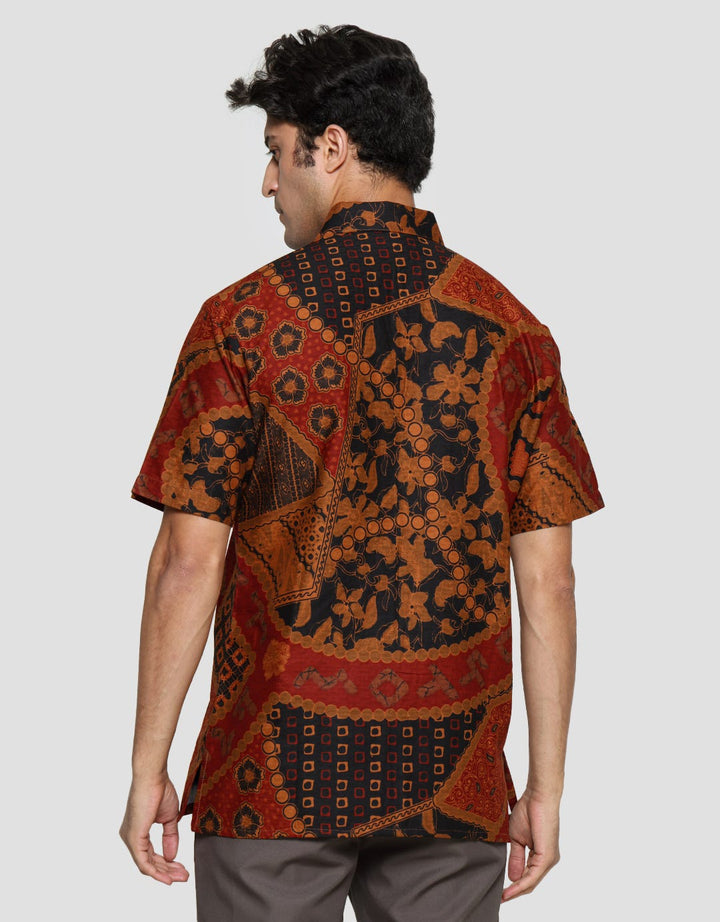 Arjuna Weda Hem Body Fit Batik Modern 30 Pria