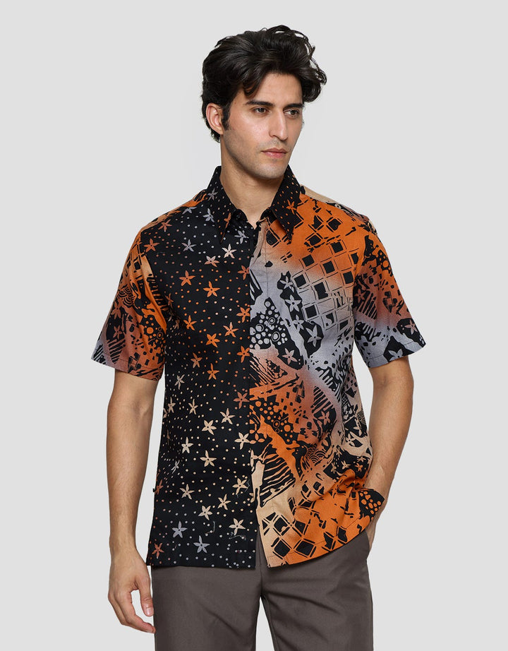 Arjuna Weda Hem Body Fit Batik Pelangi Iteman Pria