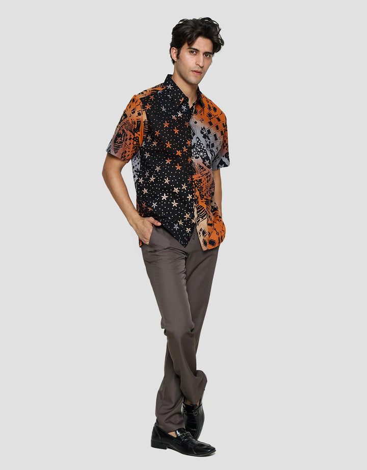 Arjuna Weda Hem Body Fit Batik Pelangi Iteman Pria