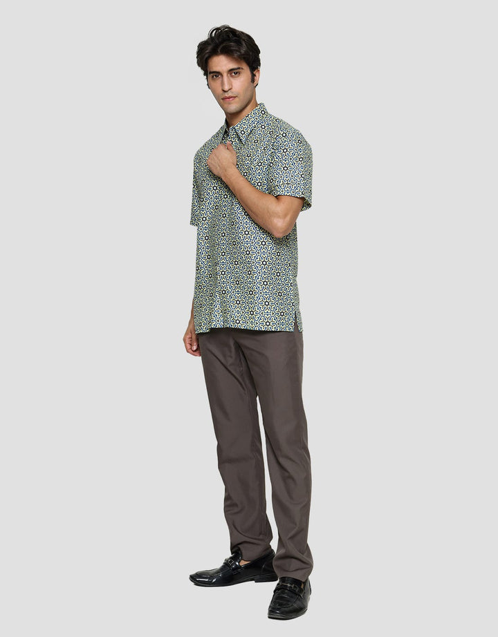 Adikusuma Hem Body Fit Batik Modern Pria