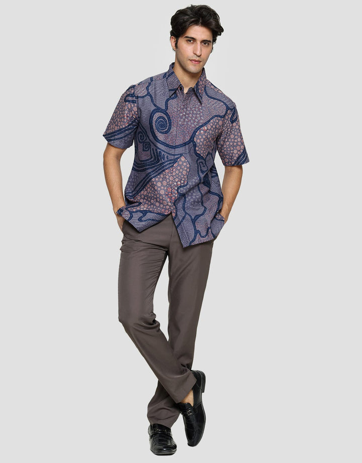 Adikusuma Print Dedaunan Hem Batik Body Fit Pria