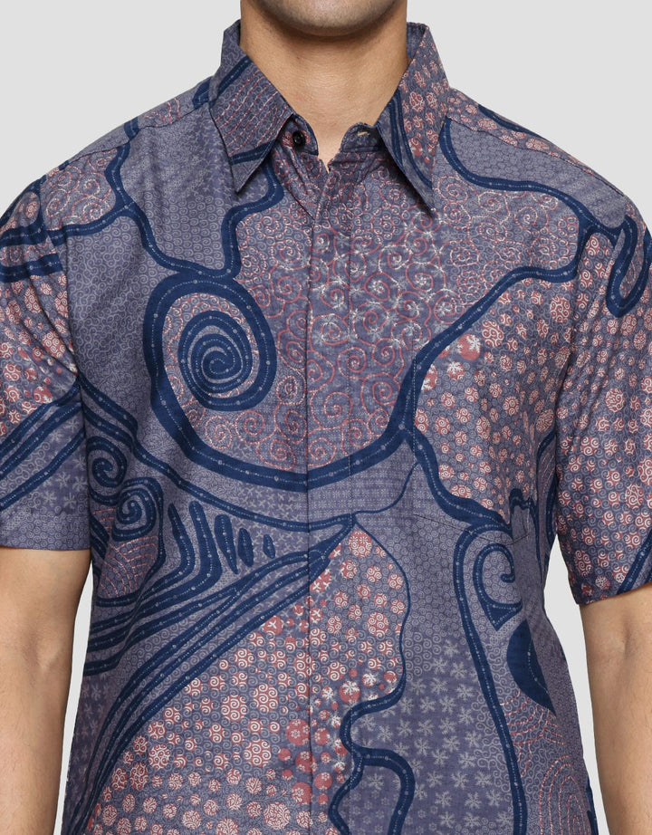 Adikusuma Print Dedaunan Hem Batik Body Fit Pria