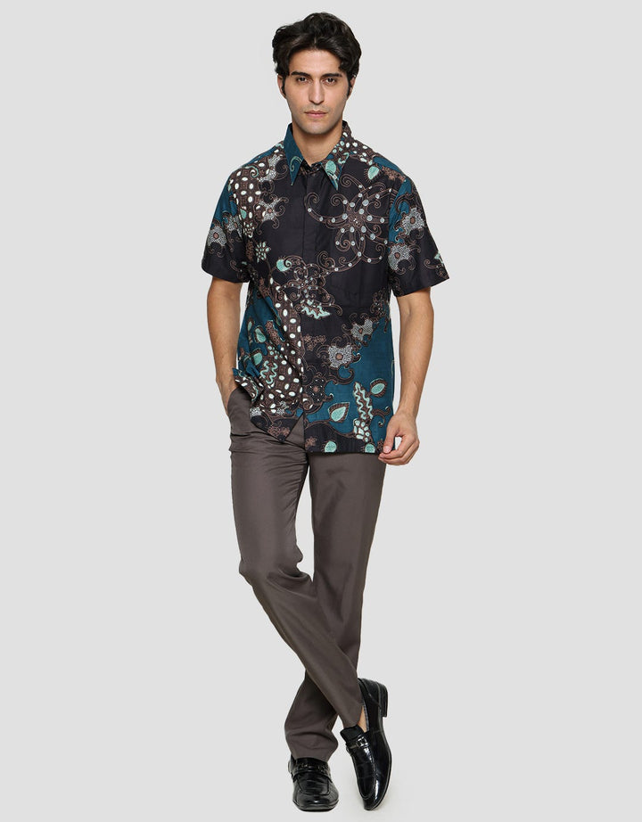 Adikusuma Hem Body Fit Batik Cumik Pria