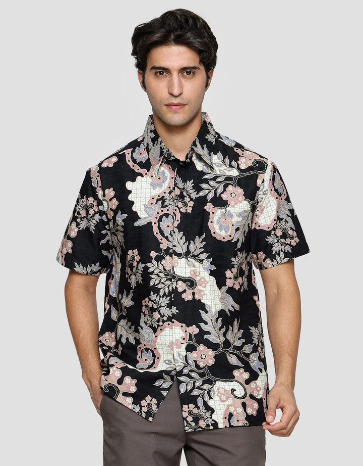 Adikusuma Print Dedaunan Hem Batik Body Fit Pria