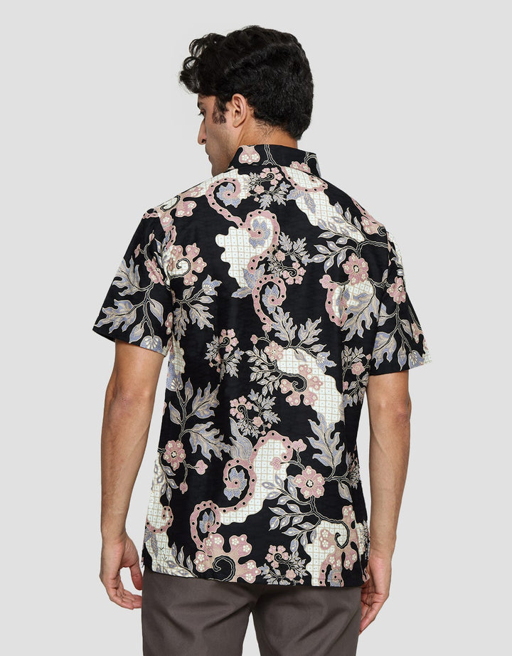 Adikusuma Print Dedaunan Hem Batik Body Fit Pria