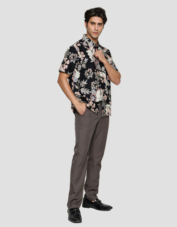 Adikusuma Print Dedaunan Hem Batik Body Fit Pria