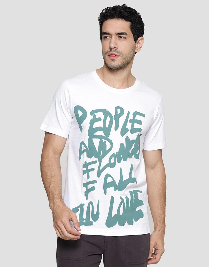 T Zone Theme Curlicue Wording Kaos Lengan Pendek Pria