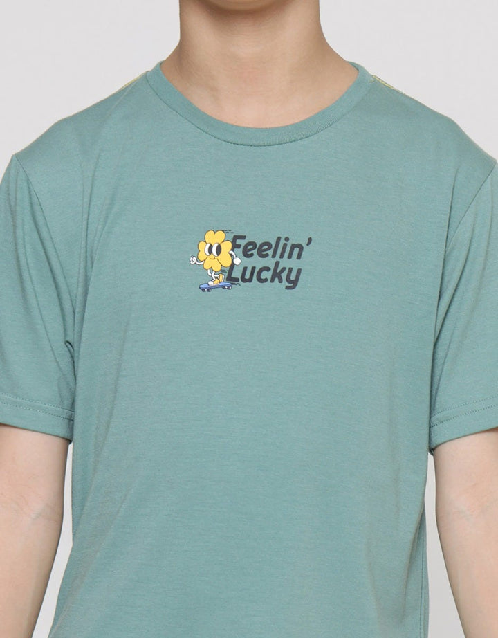 Nevada Print Feeling Lucky Kaos Lengan Pendek Anak Laki-Laki