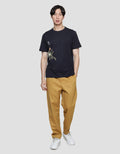 Suko Graphic Print Casual Kaos Pria