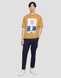 Suko Graphic Print Kaos Oversized Lengan Pendek Pria