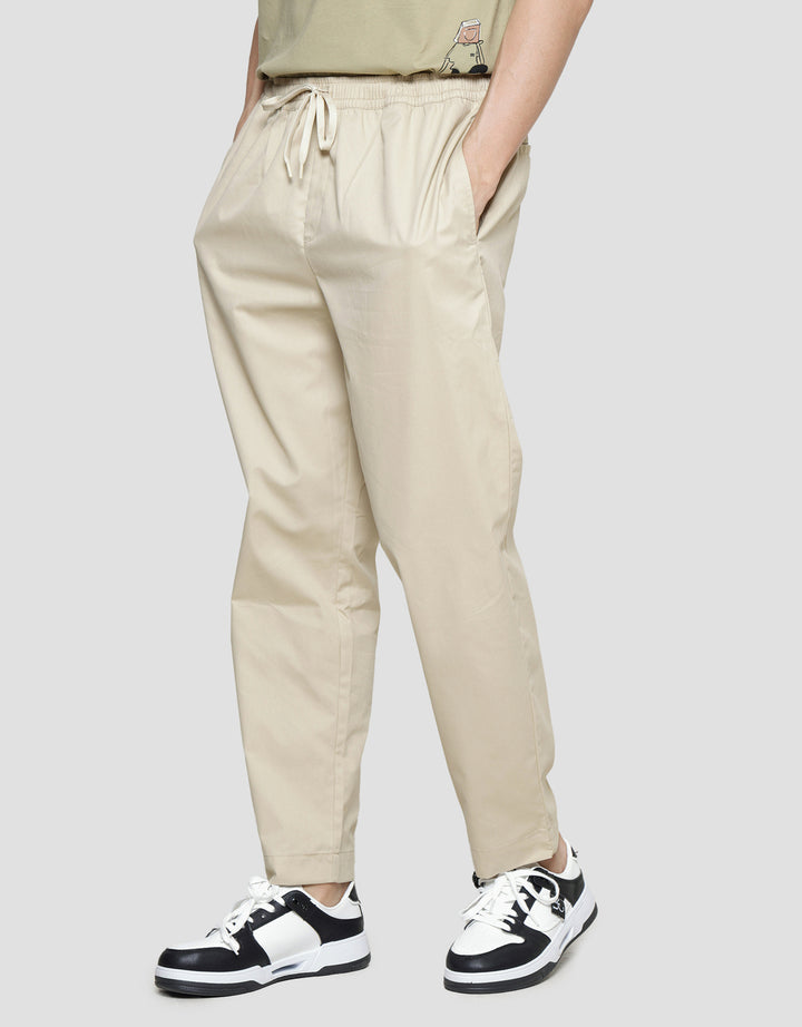 Suko Woven Relax Fit Celana Panjang Chinos Pria