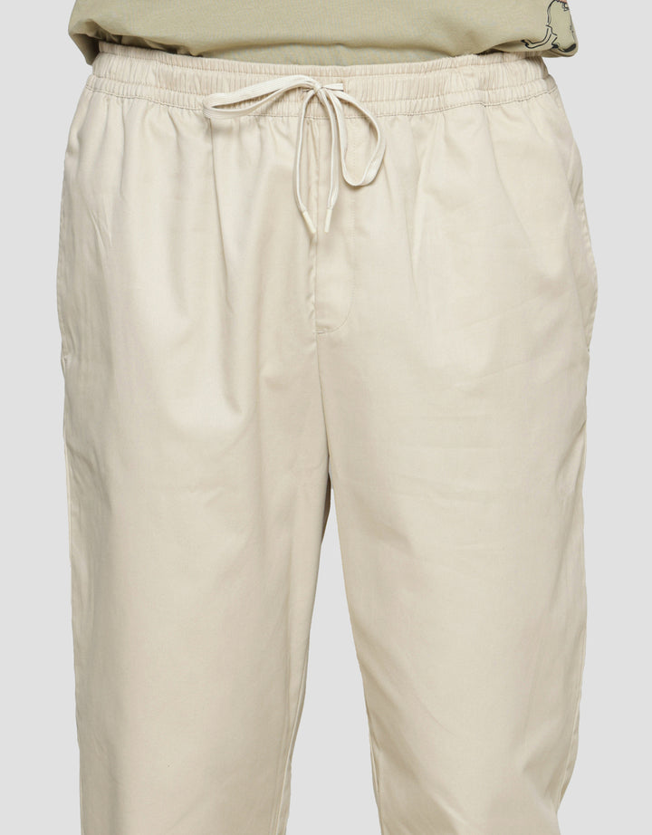 Suko Woven Relax Fit Celana Panjang Chinos Pria