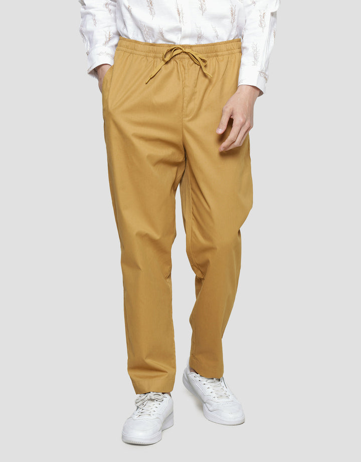 Suko Woven Relax Fit Celana Panjang Chinos Pria