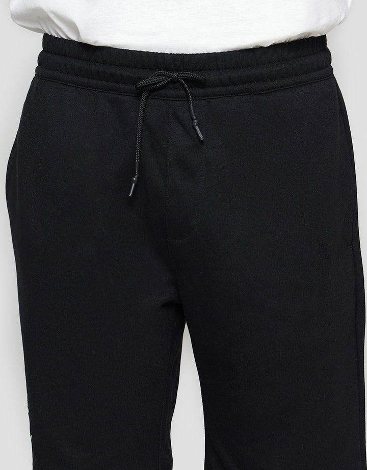 American Jeans Knit Basic Front Print Celana Pendek Pria