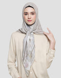Annisa Premium Print Flower 3 Tone Color 60 W Box Hijab Wanita