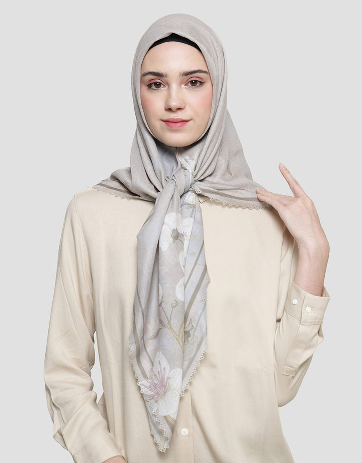 Annisa Premium Print Flower 3 Tone Color 60 W Box Hijab Wanita