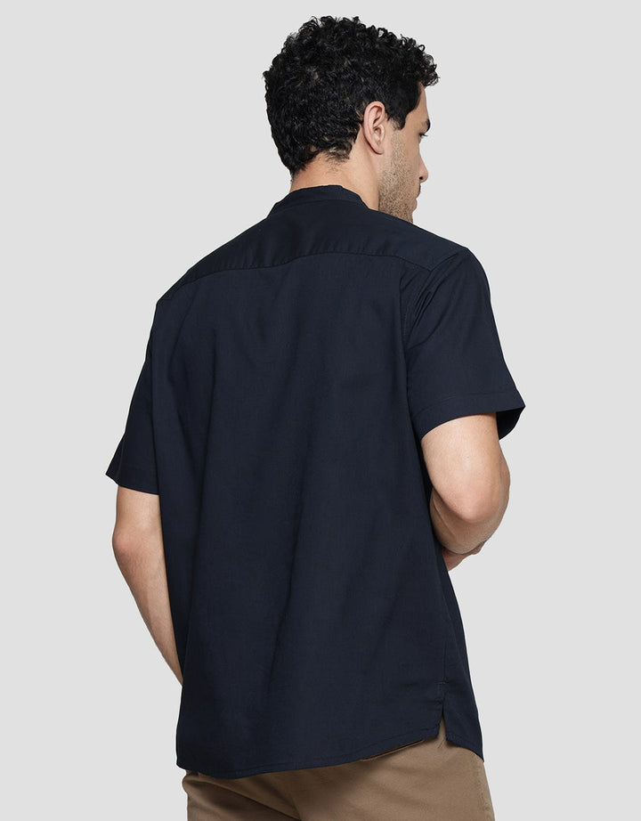 Details of Men's Short Sleeve Koko Print Door