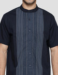 Details of Men's Short Sleeve Koko Print Door