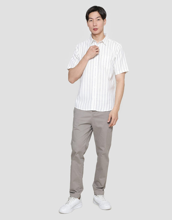 Details Robby Stripes Linen Kemeja Pria