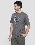 Marvel Spiderman Hanging Kaos Pria