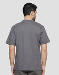 Marvel Spiderman Hanging Kaos Pria