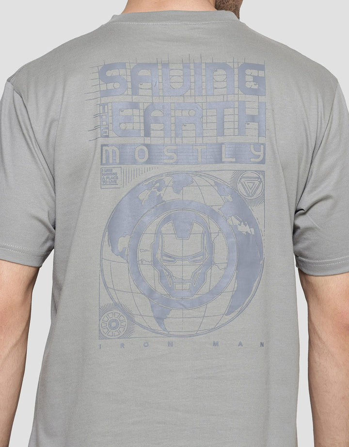 Marvel Tony Stark Saving The Eart Kaos Lengan Pendek Pria