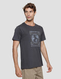 T Zone Print Linear Graphic Society Kaos Lengan Pendek Pria