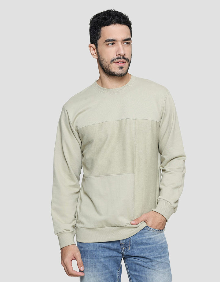 Details Backside Sewn Sweater Pria