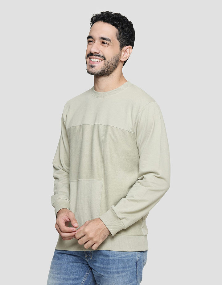 Details Backside Sewn Sweater Pria