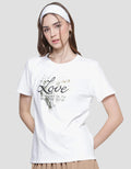 Details Regular Foil Love Kaos Lengan Pendek Wanita