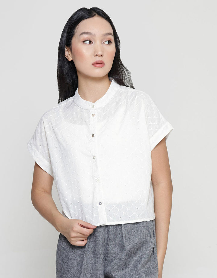 Women's Eyelet Plain Crop Short Sleeve Blouse Details