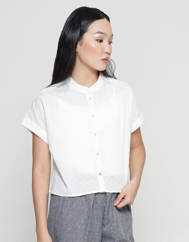 Women's Eyelet Plain Crop Short Sleeve Blouse Details