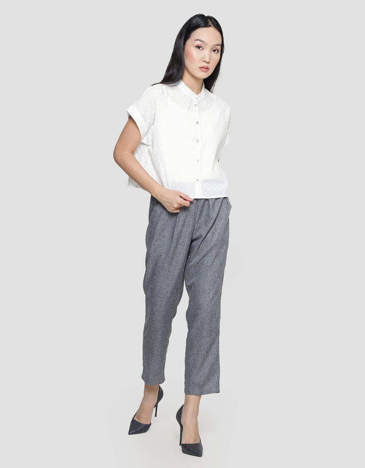 Women's Eyelet Plain Crop Short Sleeve Blouse Details
