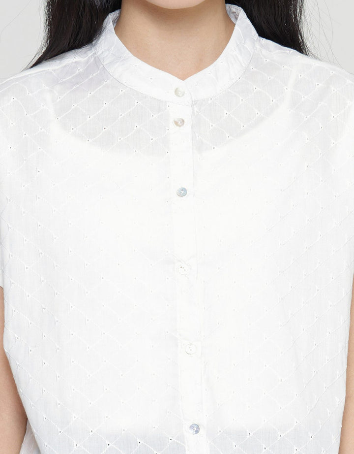 Women's Eyelet Plain Crop Short Sleeve Blouse Details