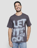 T Zone Theme Curlicue Wording Kaos Lengan Pendek Pria
