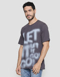 T Zone Theme Curlicue Wording Kaos Lengan Pendek Pria