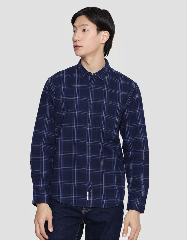 Triple Kemeja Flanel Slim Fit Pria