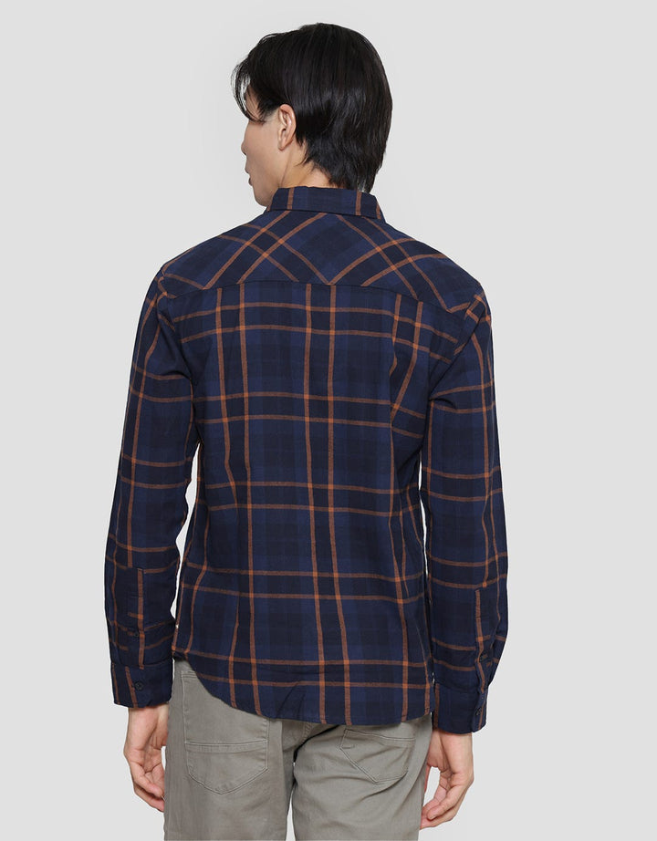 Triple Square Line Kemeja Slim Fit Pria