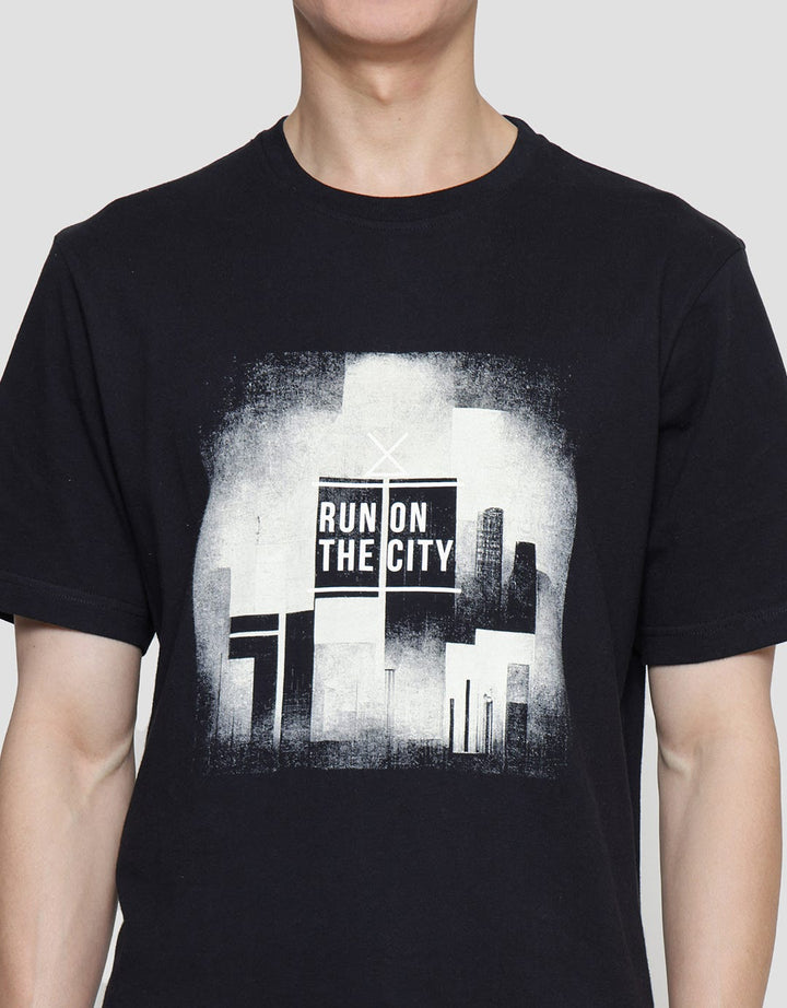 Nevada Kaos Lengan Pendek Pria Print Run On The City