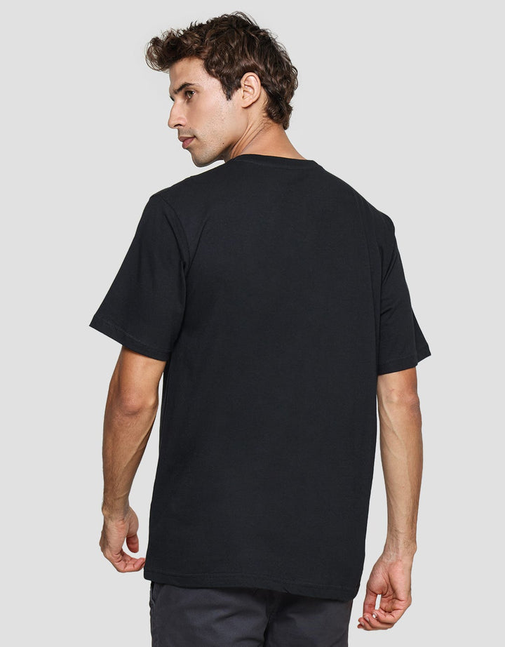 Nevada Logo Center Kaos Casual Pria